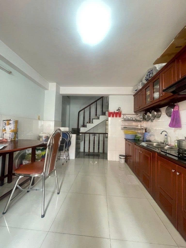 Bạn đã gửi NHÀ QUẬN 1- MẶT TIỀN ĐƯỜNG 6M XE TẢI QUAY ĐẦU - TRỆT 3 LẦU - 23.4M2 - 6.5 TỶ